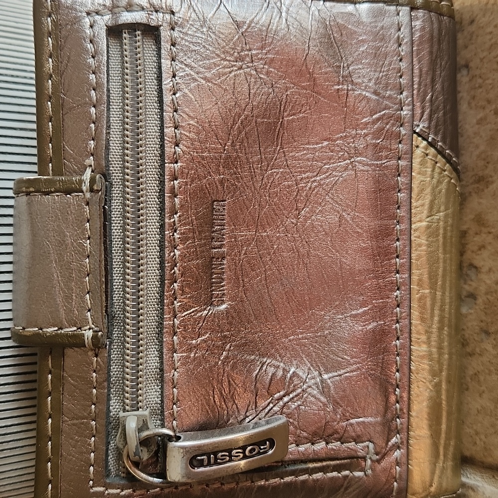 Fossil gold colored genuine leather wallet - Picture 4 of 12